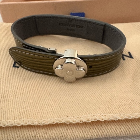 Louis Vuitton Authentic Cyber Epi Wish Bracelet - Green - Picture 12 of 12